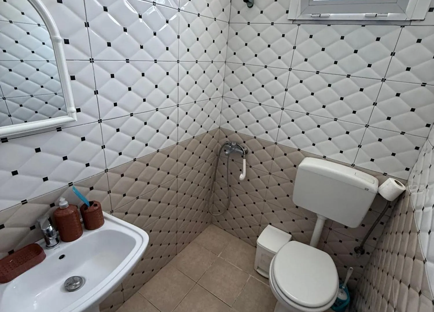 Denaj House Hotell Himare 0*,  Albanien